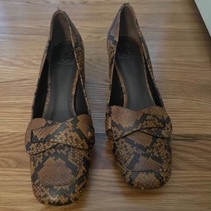 Size 8M Tory Burch animal print pumps